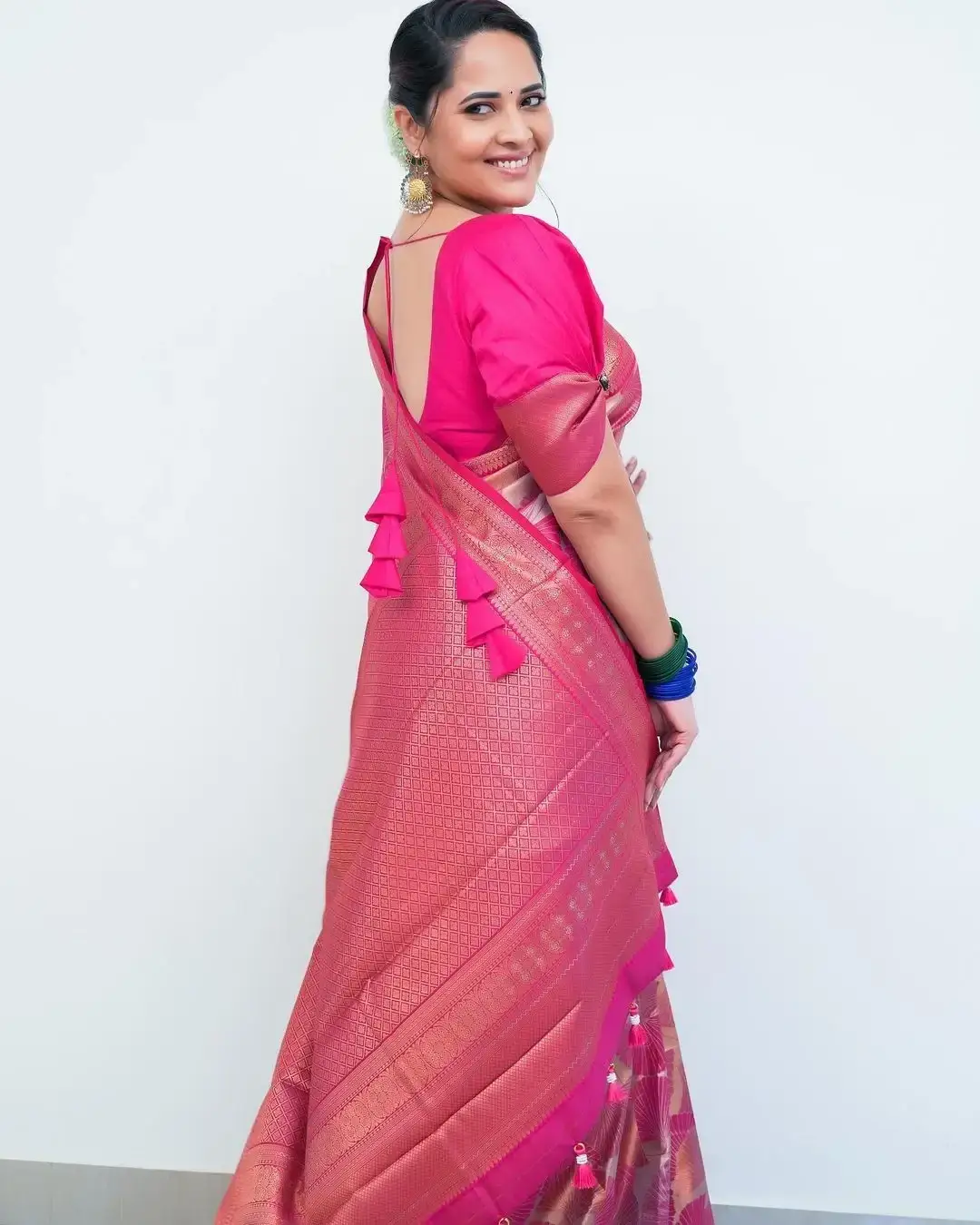 HYDERABAD ACTRESS ANASUYA BHARADWAJ IN RED PATTU SAREE 6